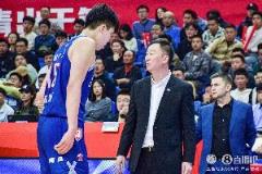 青岛男篮发布季后赛倡议书：尊重球员、教练与裁判，坚守公序良俗