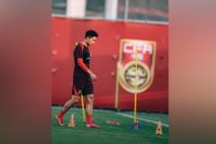 杨泽翔晒国足训练照 全力备战印尼与巴林赛事