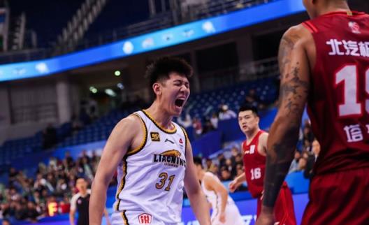 两米一三中锋横空出世！辽篮新星两战轰56分27板，能否接班韩德君？