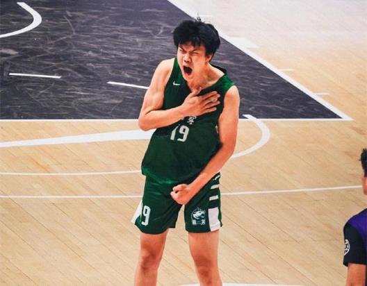 17岁2米13中国新星崛起，获4所NCAA名校邀约