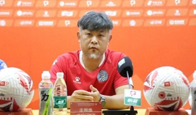 佛山主帅：将根据重庆队情况调整战术安排