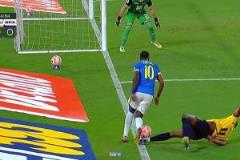 巴西0-0闷平厄瓜多尔，维尼修斯国家队6年6球6助6黄牌