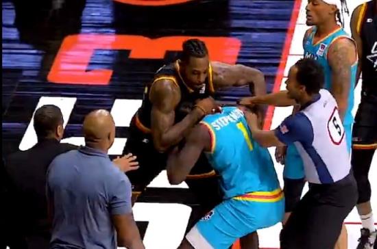 魔兽芬森BIG3赛场互殴！两人扭打摔进观众席双双被驱逐
