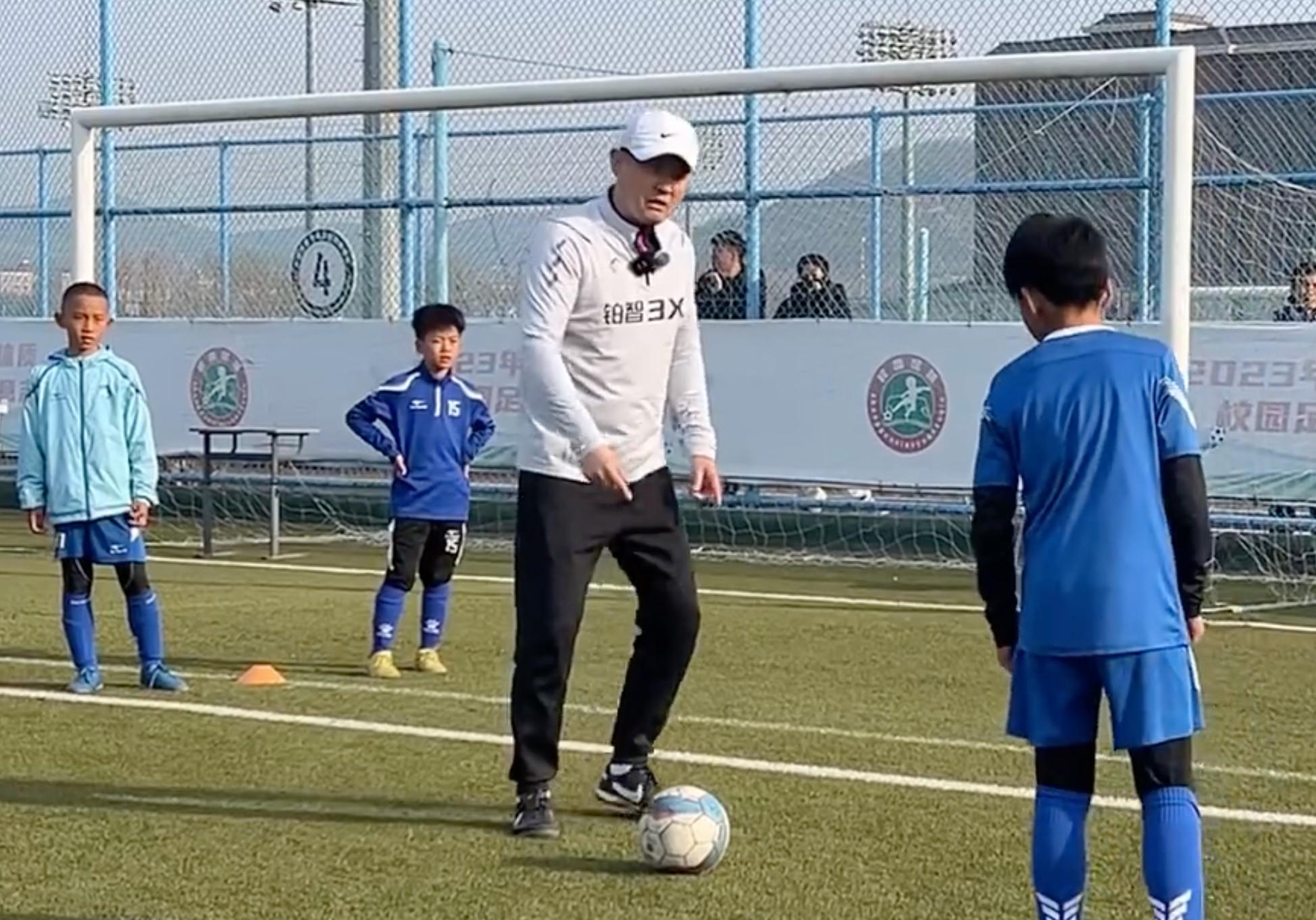 律师解析嗨球事件：从儿童权益出发应先放人再起诉家长