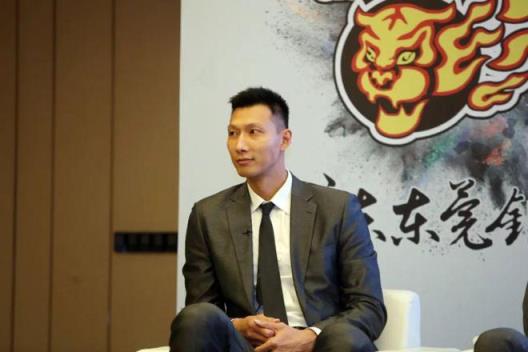 杨毅力力挺易建联：谁给他定性？谁说他有罪？哪轮到你们网友审判？