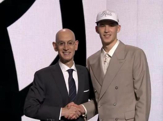 2025年NBA選秀大會(huì)：籃網(wǎng)隊(duì)第八順位選中楊百翰大學(xué)后衛(wèi)葉戈?duì)?德明