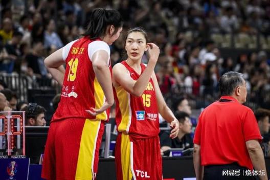 中国女篮第四次摘得季军，攻防配合更显有序，但醒悟稍晚仍憾失金牌