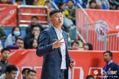 杜锋：球队磨合仍需提升，季后赛强度高需保持适应状态