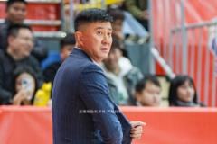 杜锋：季后赛仅注册四外援 吉伦沃特伤未愈望早日康复