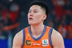 李弘权半场高效输出三分6中5狂砍15分3板0失误
