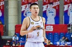 付豪半场4投4中高效贡献11分正负值+18