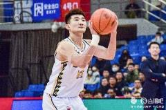 孙铭徽脱掉保护靴，探长：已能正常走路