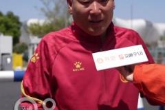 小伙专门旷课来看国足！！你小子是真有活儿啊