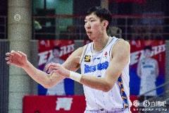 周琦半场送出8次助攻，4投3中贡献6分4板2帽