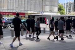 这么轻松？澳大利亚全队上午还在杭州散步，晚上2-0轻取国足