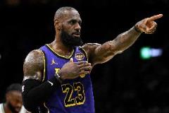 蕭華：詹姆斯與A-史密斯交鋒引爭議，NBA為何總有人互吹？