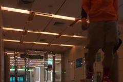 泰山隊球員謝文能跟隨球隊重返家鄉(xiāng)，受到了當地球迷的熱情歡迎