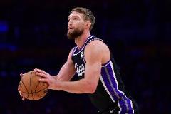 小萨博尼斯11中9高效贡献22分19篮板6助攻