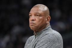 里弗斯：失误与篮板保护不足导致输给尼克斯