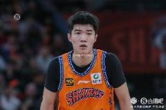 李永炜首节5投4中砍11分 三分4中3高效开局