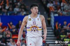 邹雨宸替补22分钟高效输出18分多次暴扣正负值+7