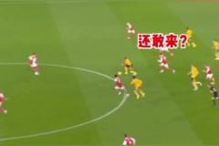 這下服了沒(méi)？早說(shuō)了足球是團(tuán)隊(duì)運(yùn)動(dòng)！不是一個(gè)單干！