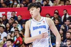 曾凡博手感火热11投8中砍22分8板1助1断正负值+17