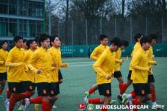 U16国少队在狼堡俱乐部开展德甲首训 观看狼堡对阵海登海姆