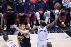 NBA歷史單場60+10+10+5三分表現(xiàn)球員：約基奇與哈登