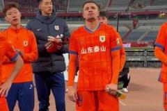 0-3不敵成都蓉城！球員謝場時(shí)球迷仍高歌加油！