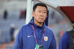 泰山vs蓉城半场数据：射门数2-8，泰山半场4黄牌