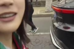 女球迷看球會說臟話嗎？小姐姐：不會，比賽時：裁判我C…