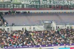 氣勢可以，實(shí)拍國安球迷在泰達(dá)體育場加油助威