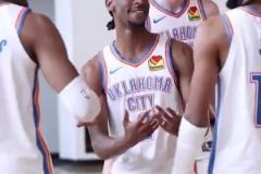 早早鎖定西部第一！雷霆全隊拍攝季后賽前全家福
