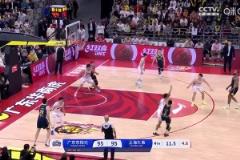 全场狂呼MVP！胡明轩决胜时刻大心脏撤步三分，随后又送上制胜抢断！