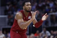 米切尔三分神准砍26分5篮板7助攻1抢断1封盖