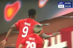 4分钟2球！邵璞亮脱手，迈克尔乱战破门，梅州2-1反超三镇
