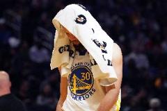 库里10中1仅进1球！被火箭防线狂轰滥炸 3分2板8助4失误