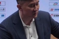 被绝杀后心态还不错！杜锋回应边线球世界难题：下次问郭士强指导