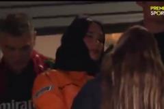 當(dāng)槍迷？知名美女歌手Dua Lipa現(xiàn)場觀戰(zhàn)阿森納vs皇馬