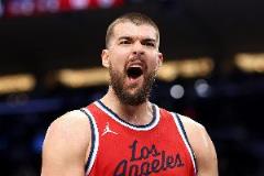 “祖尼爾”17中11狂砍24分20板5助制霸攻防！