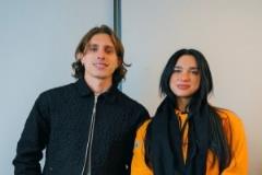 利物浦看到了嗎阿森納官方曬歌手Dua Lipa與卡拉菲奧里合影
