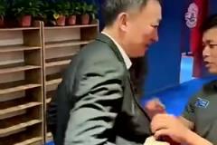 執(zhí)教能力還是厲害！青島晉級，劉維偉賽后更衣室被潑水慶祝！