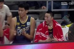 这也太帅了徐杰酷炫拉杆上篮技惊四座 令场下胡明轩惊呼模仿