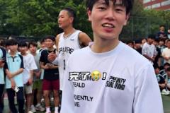 國產(chǎn)文班亞馬？1米98瘦弱小哥臂展高達(dá)2米14！突進(jìn)就是暴扣
