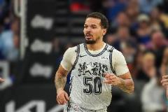 板凳军狂砍25分！半场替补得分魔术大比分领先老鹰