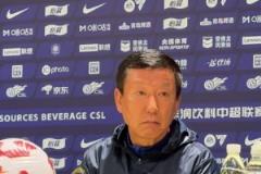 泰山队1-6不敌国安，赛后远征鲁蜜高举围巾支持球队