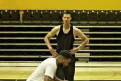 魔鬼肌肉+爆炸弹跳+稳定投射！50年出一个易建联不是开玩笑