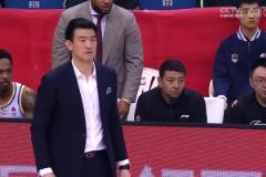 這球你怎么看？鮑威爾造朱俊龍三分犯規(guī)