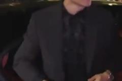 真帅啊！迪巴拉穿西服戴墨镜亮相时装周，引得女粉疯狂尖叫